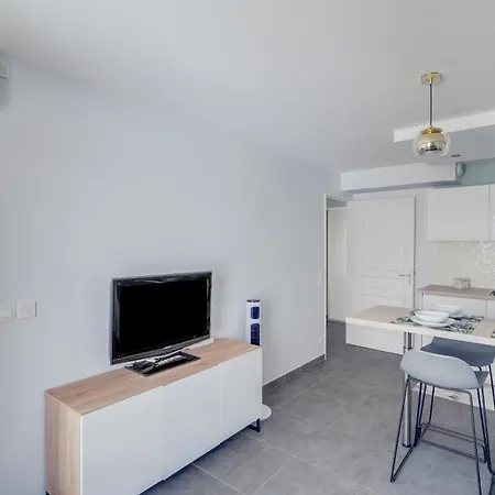 Appartement Le Galet, De Standing, Hyper Centre, Parking Prive, A 100 M De La Antibes